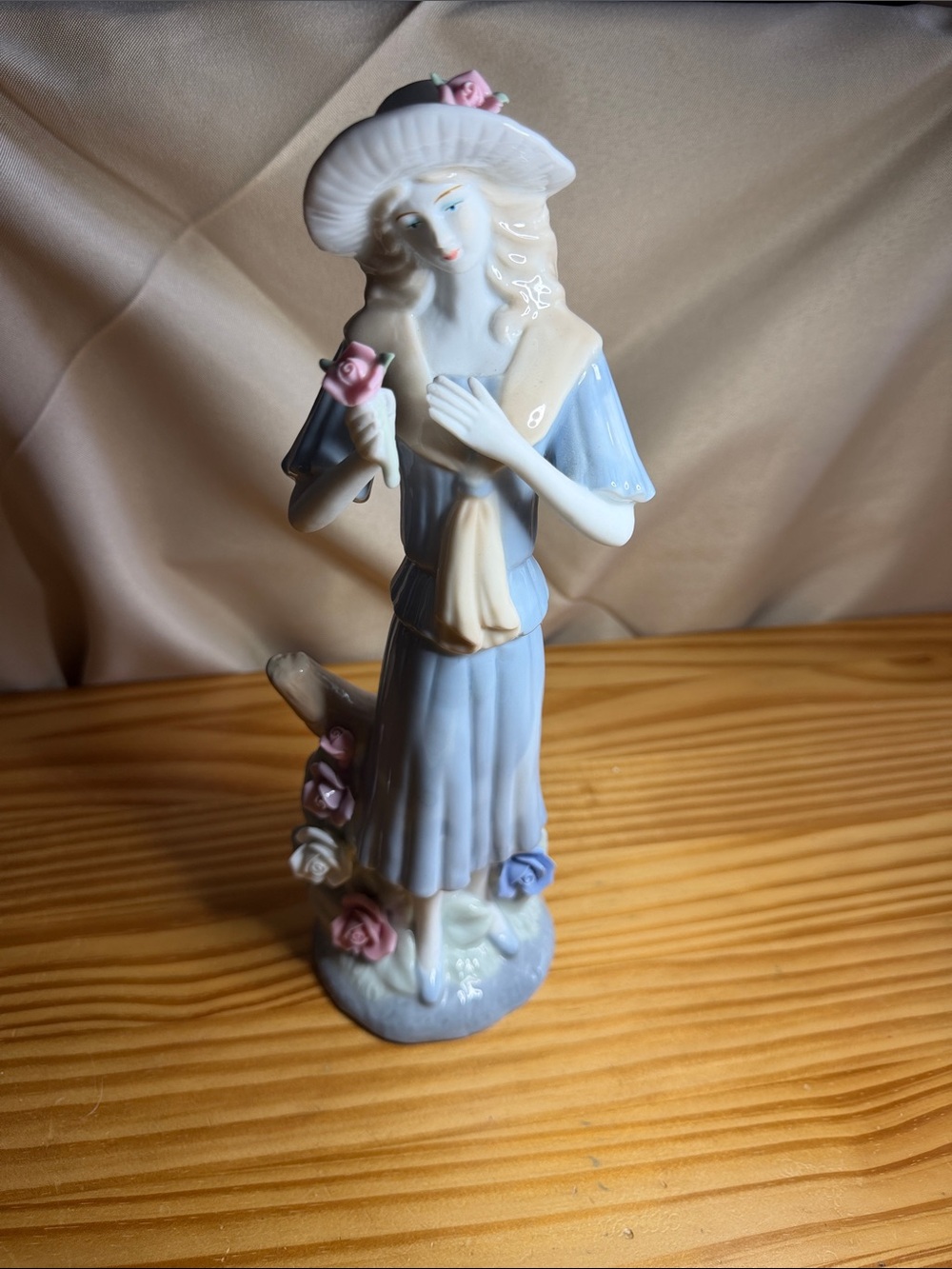 Vtg 1998 House of Lloyd Gathering Flowers Porcelain Lady Figurine - MINT